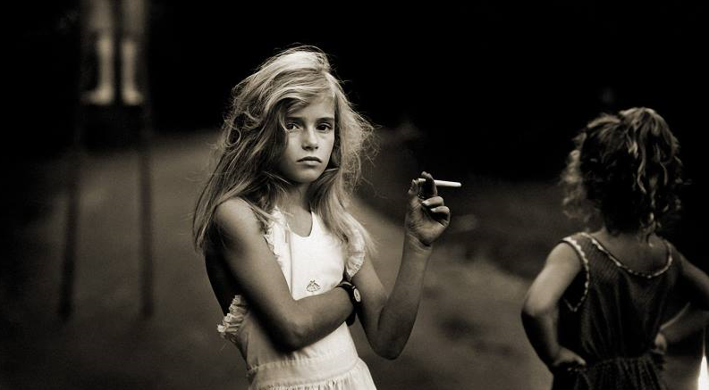 Девочка с сигаретой